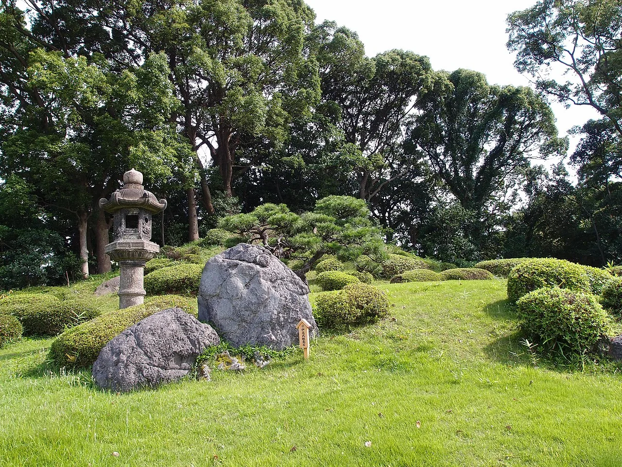 清澄庭園の池と庭園
